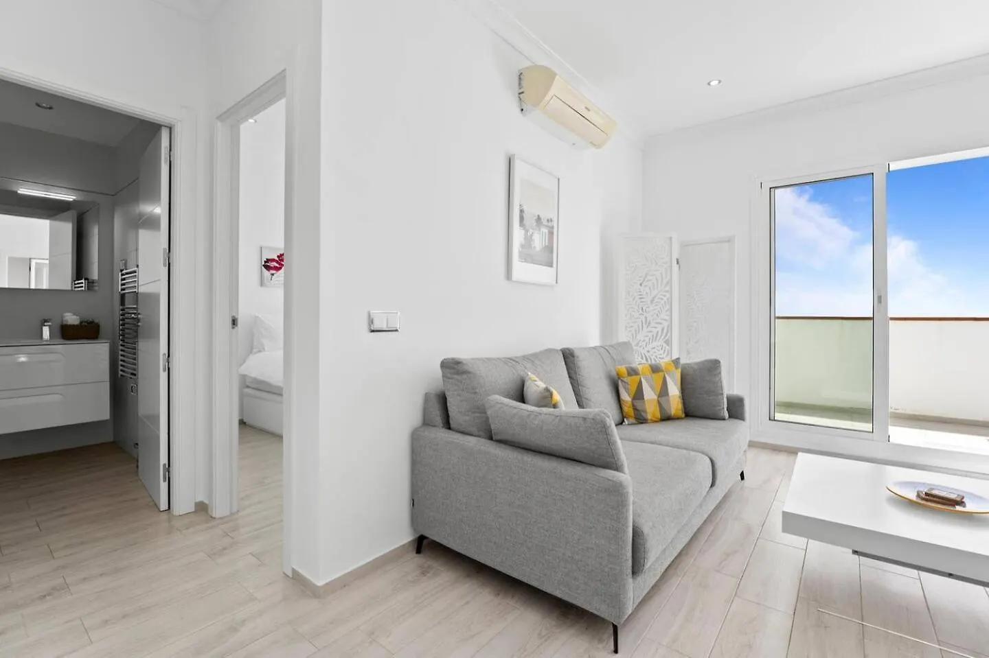 Modern Retreat In The Heart Of Mijas Puebloアパートメント スペイン