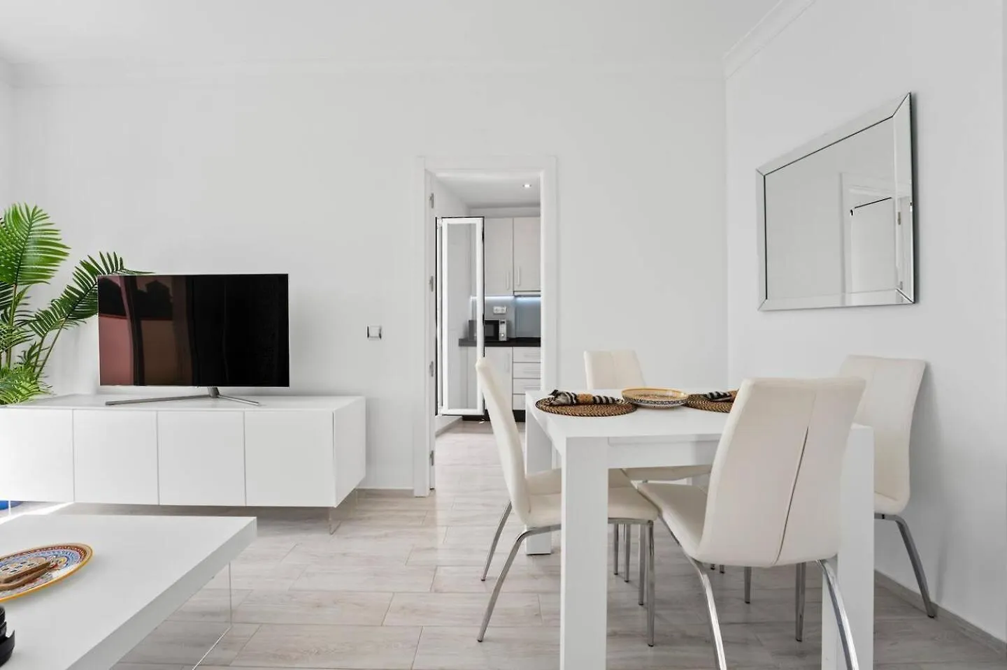 Modern Retreat In The Heart Of Mijas Puebloアパートメント