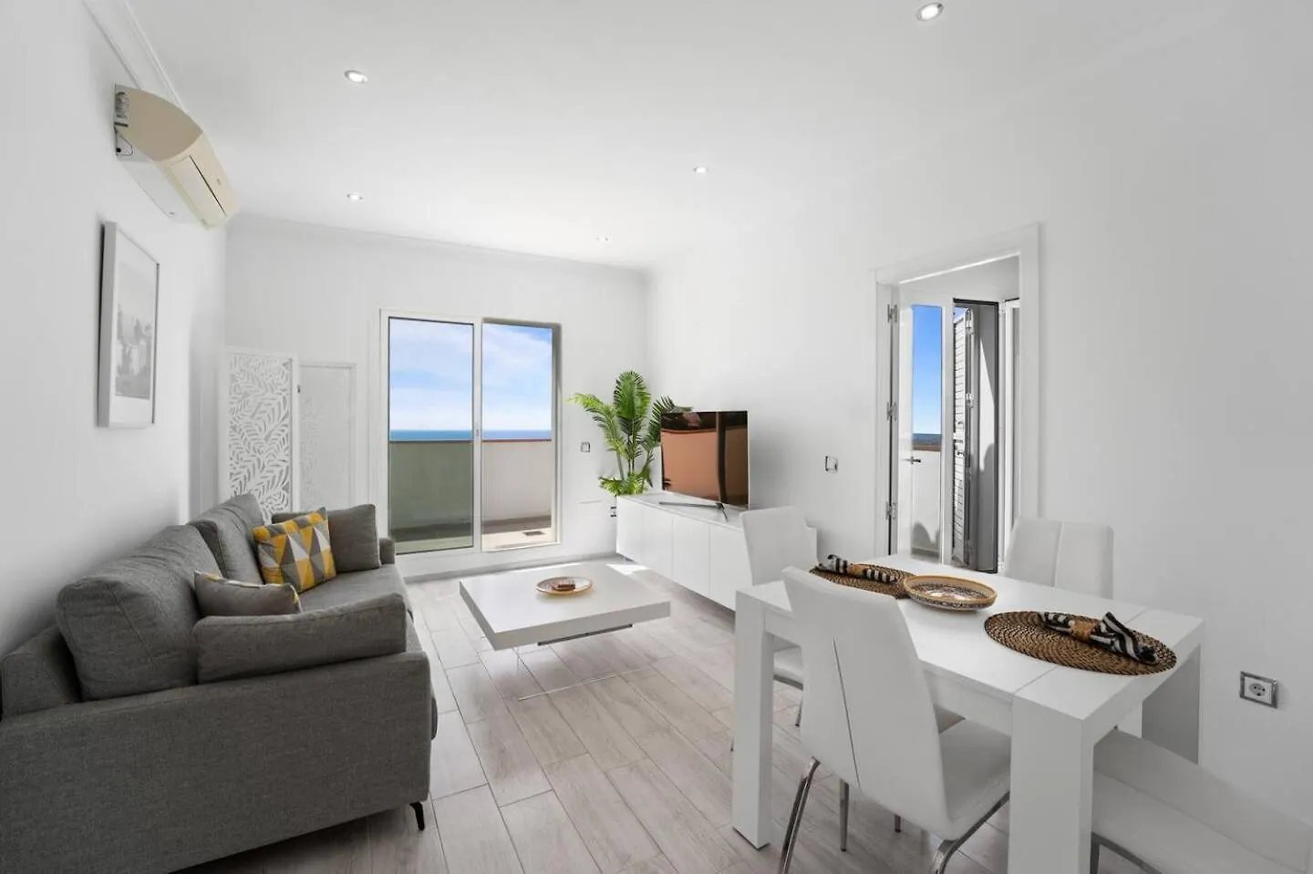 Modern Retreat In The Heart Of Mijas Puebloアパートメント スペイン